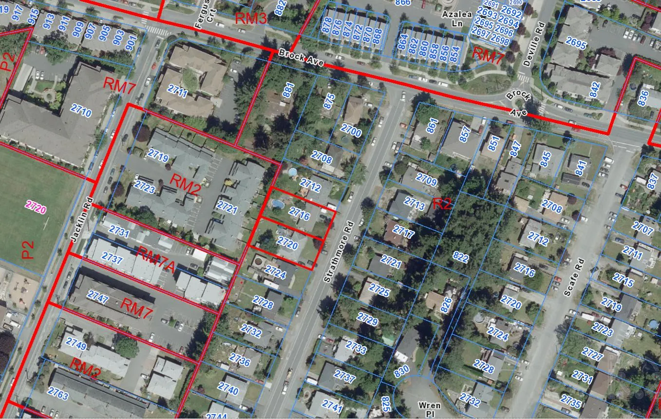 Orthophoto (2017) showing surrounding properties and zones