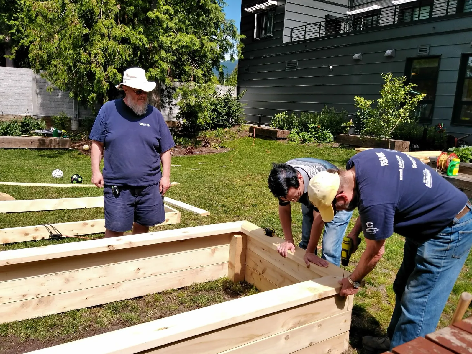 Slide titled "What does a Men’s Shed look like?"
