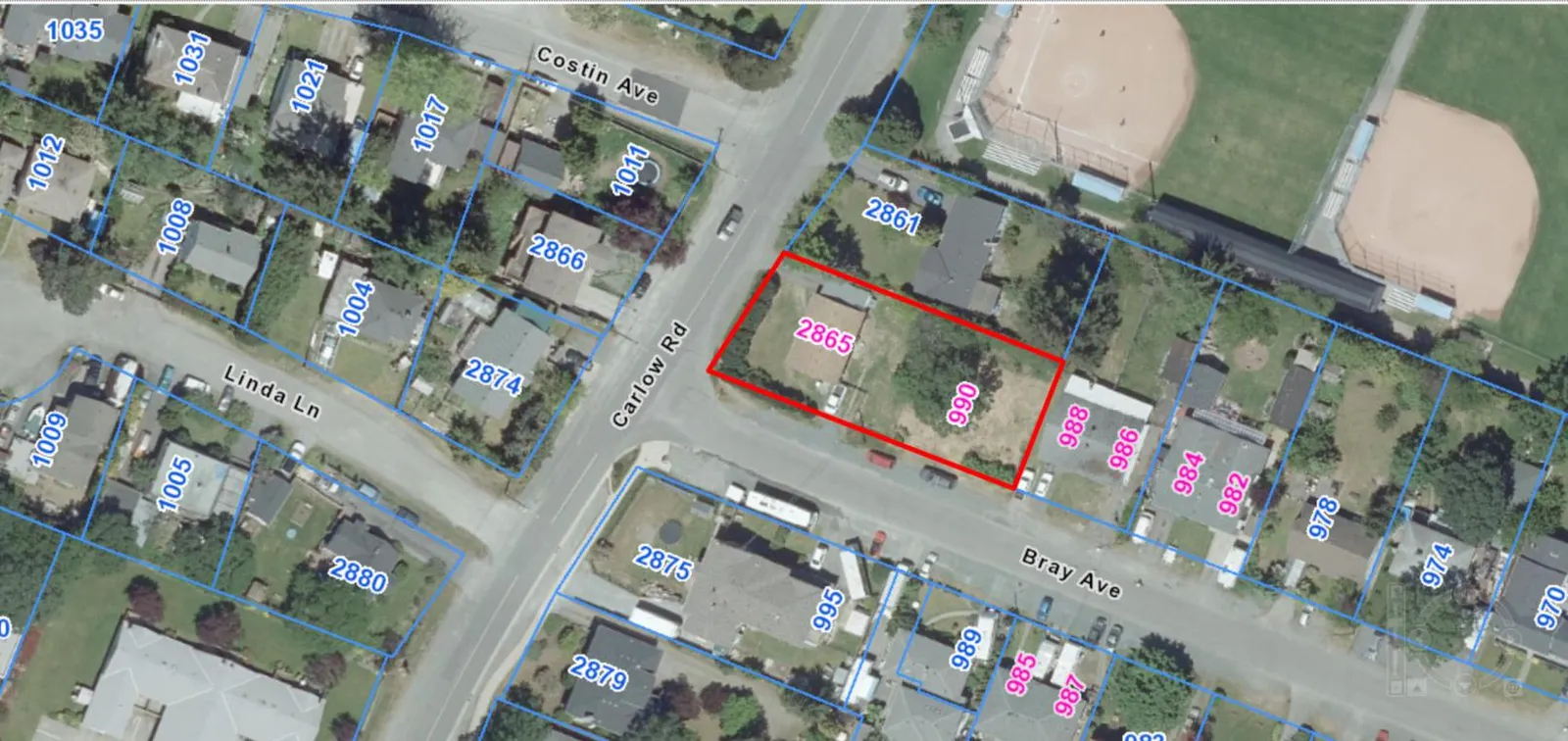 aerial photo (2017) with subject property highlighted, showing existing sidewalks